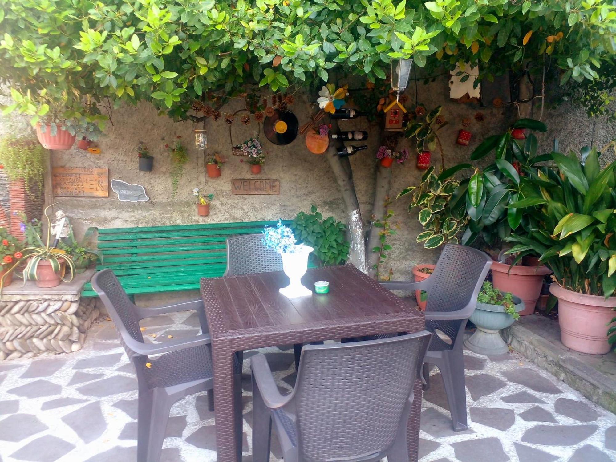 Guesthouse Giorgi Telavi Exterior photo
