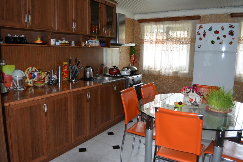 Guesthouse Giorgi Telavi Exterior photo