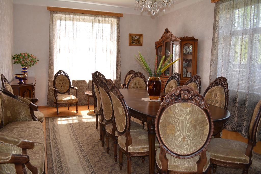 Guesthouse Giorgi Telavi Exterior photo