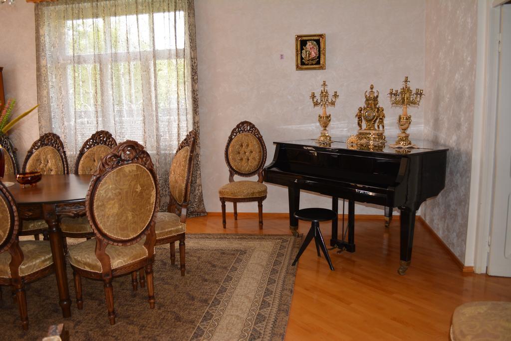 Guesthouse Giorgi Telavi Exterior photo