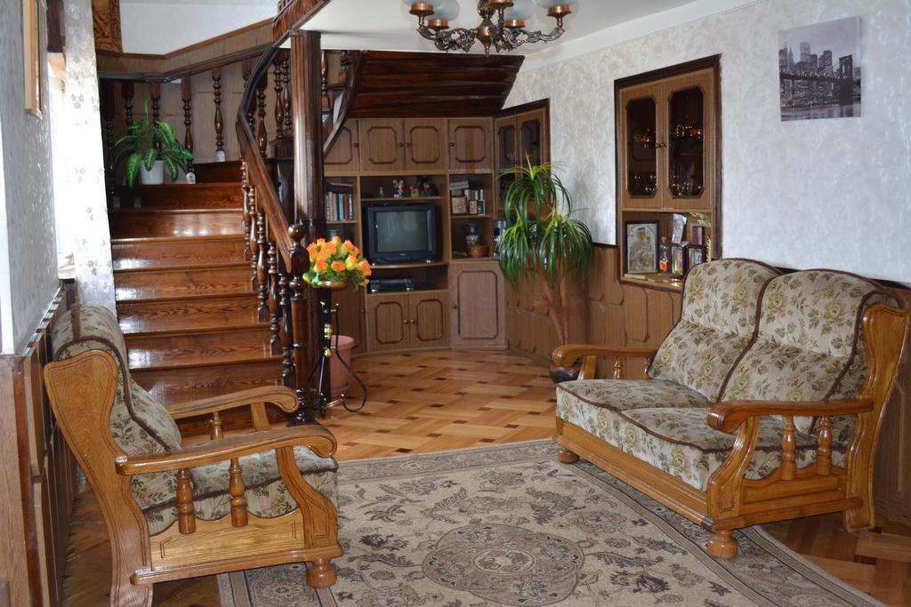 Guesthouse Giorgi Telavi Exterior photo